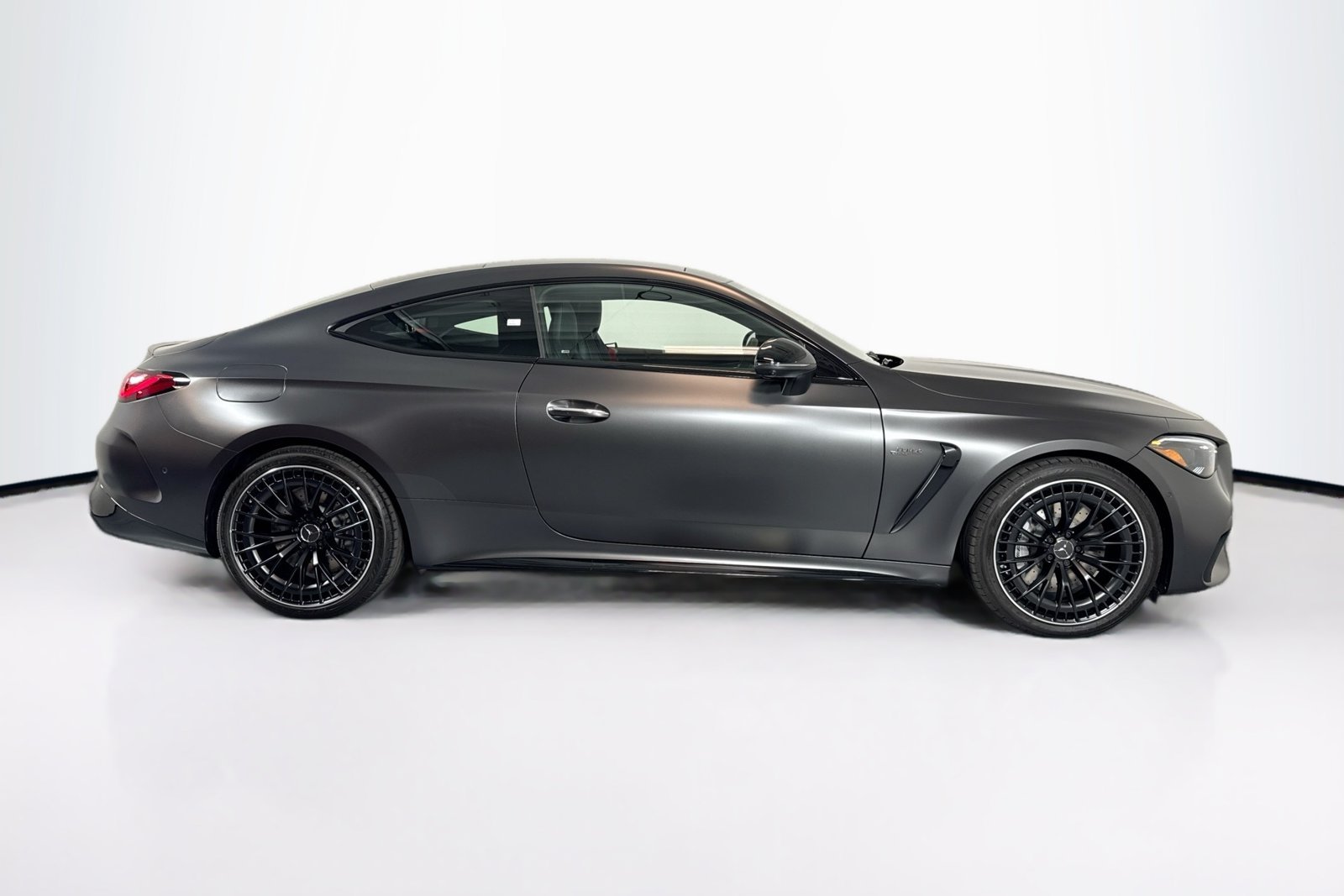 New 2026 Manufaktur Graphite Grey Magno Mercedes-Benz AMG® CLE 53 image 4