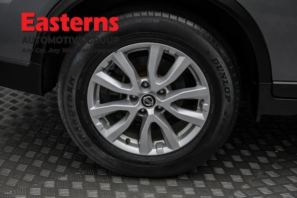 Used 2019 Gray Nissan SV image 29
