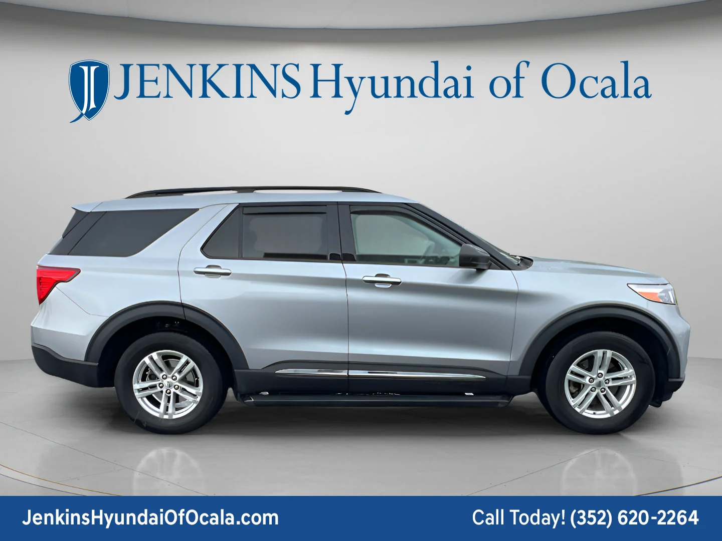 Used 2023 Silver Metallic Ford XLT image 2