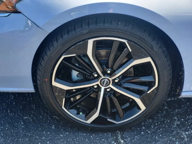 Used 2024 Gray Nissan 2.5 SR image 8