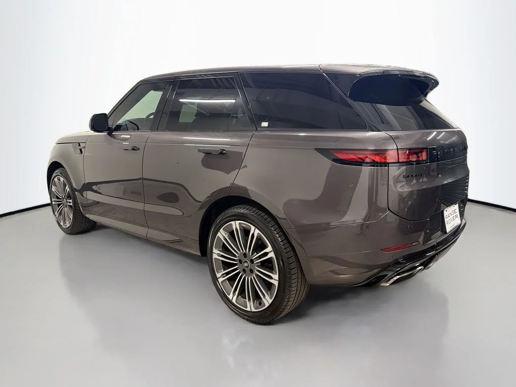 Certified Used 2024  Land Rover Dynamic SE image 3