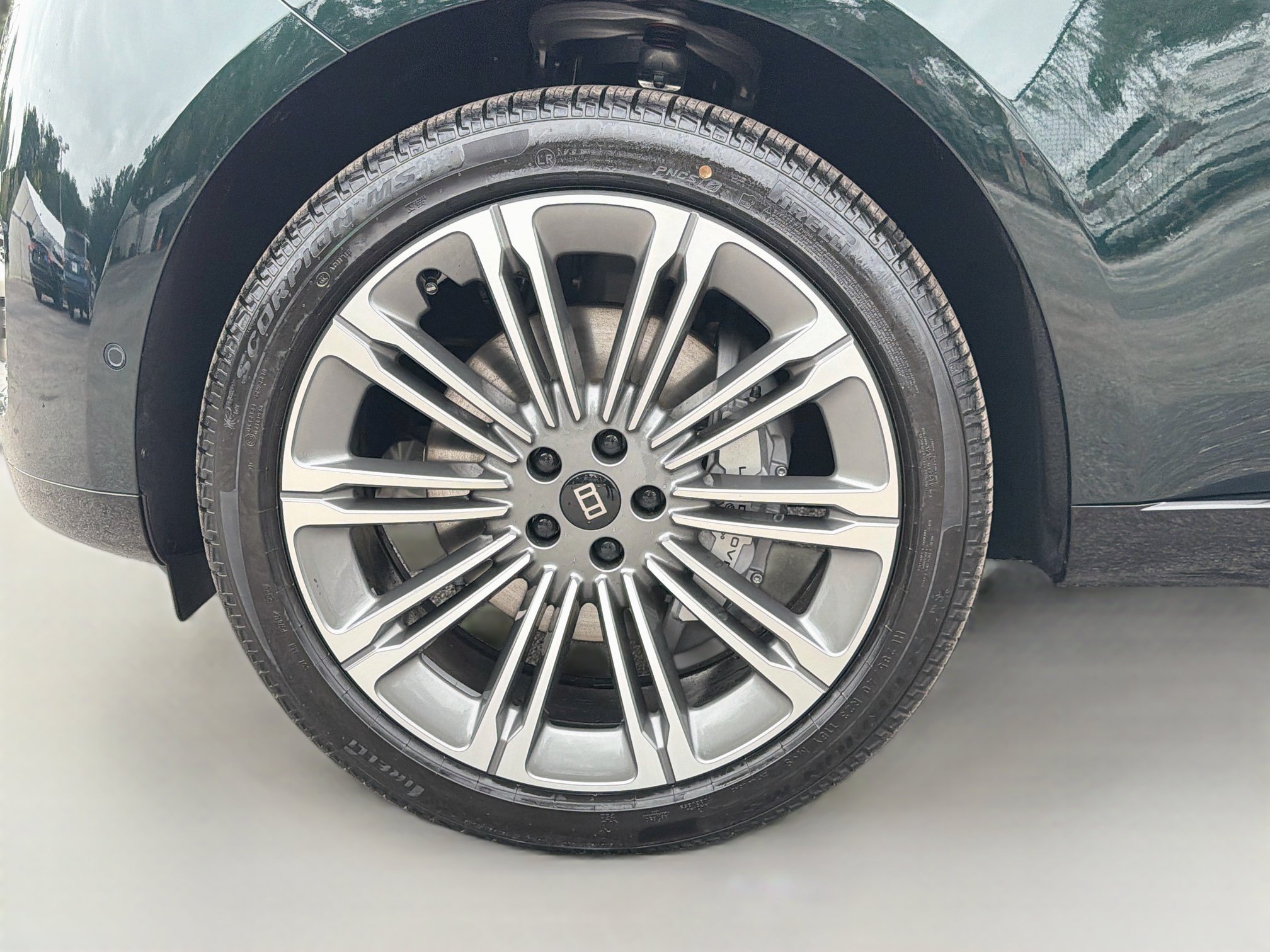 New 2027 British Racing Green LAND ROVER SE image 42