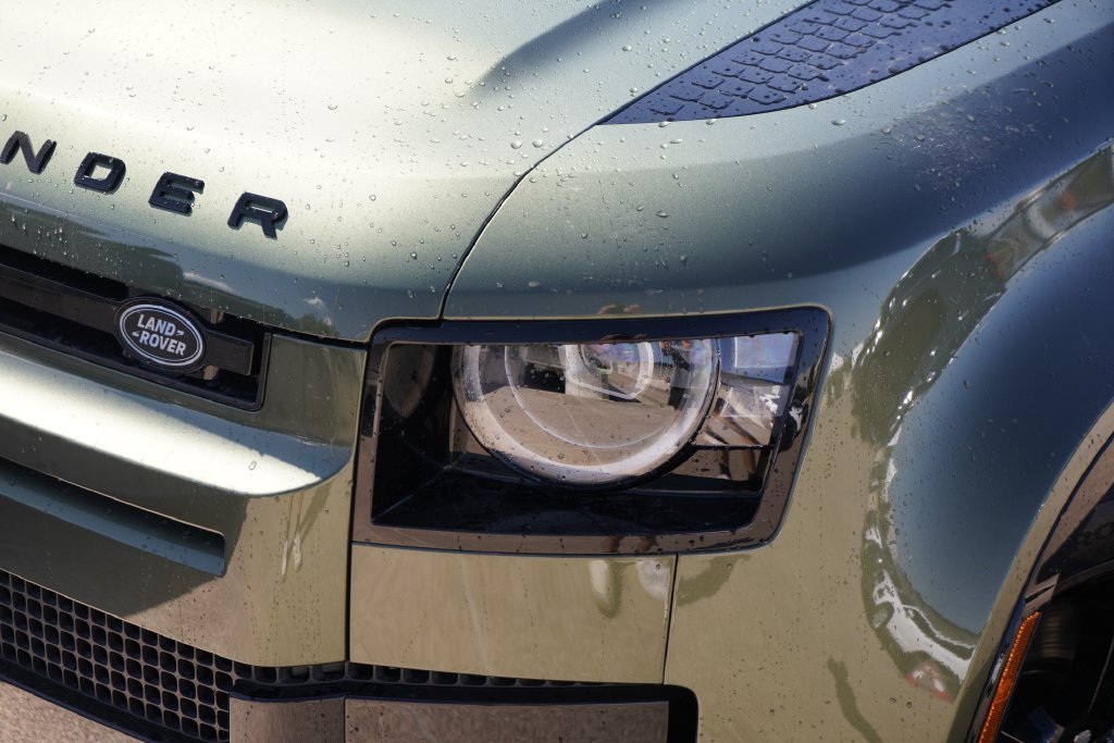 New 2026 Woolstone Green Land Rover X-Dynamic SE image 2