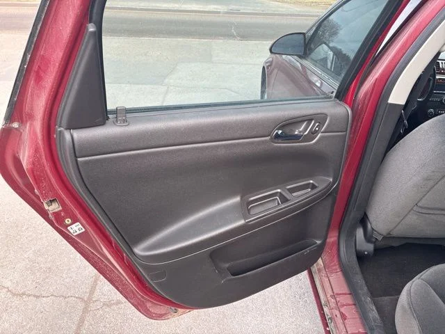 Used 2006 Red Chevrolet LT image 10