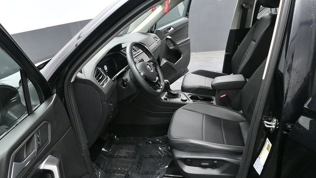 Used 2021 Black Volkswagen 2.0T SE image 26