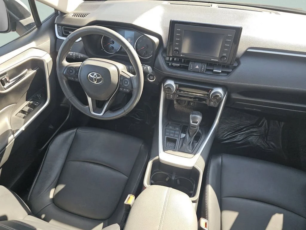 Used 2022 Silver Sky Metallic Toyota XLE Premium image 29