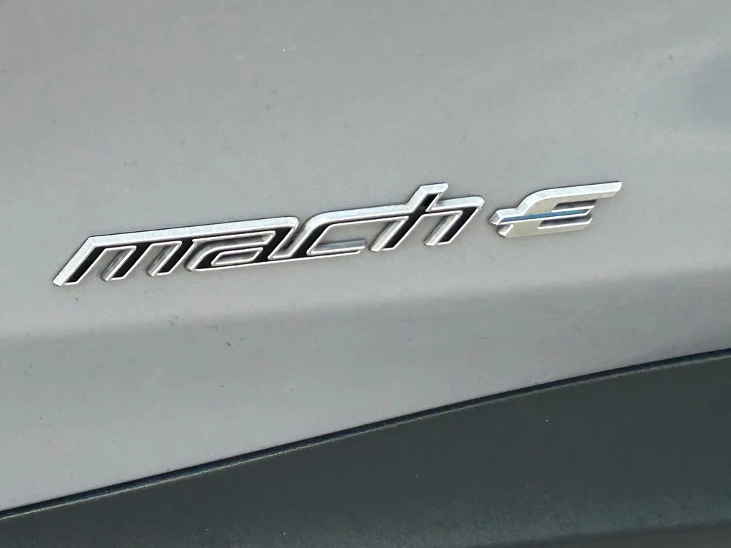 Used 2022 Ice Blue Ford Select image 17