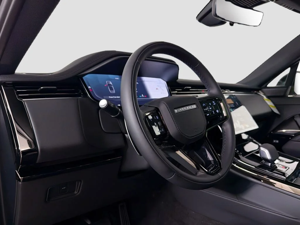 New 2026 Carpathian Grey Land Rover Dynamic SE image 9
