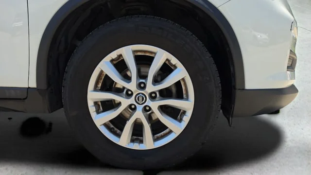 Used 2018 Glacier White Nissan SV image 12