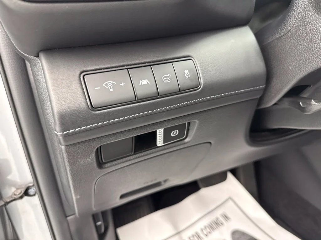 Used 2022 Silver Hyundai Calligraphy image 21