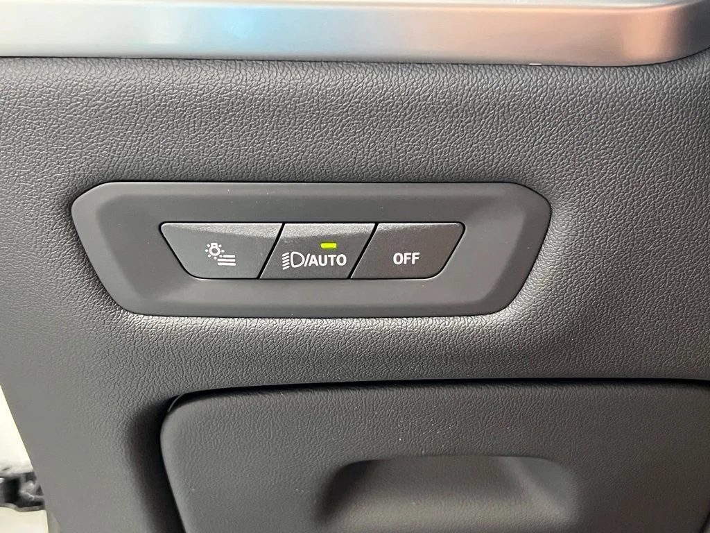 New 2026 Mineral White Metallic BMW xDrive40i image 19