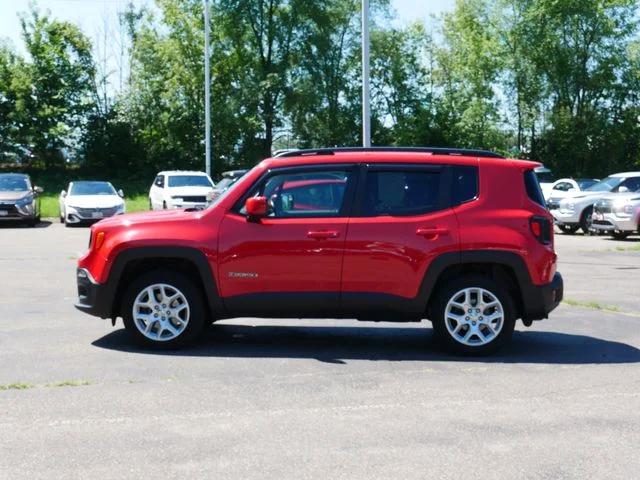 Used 2018 Red Jeep Latitude image 3