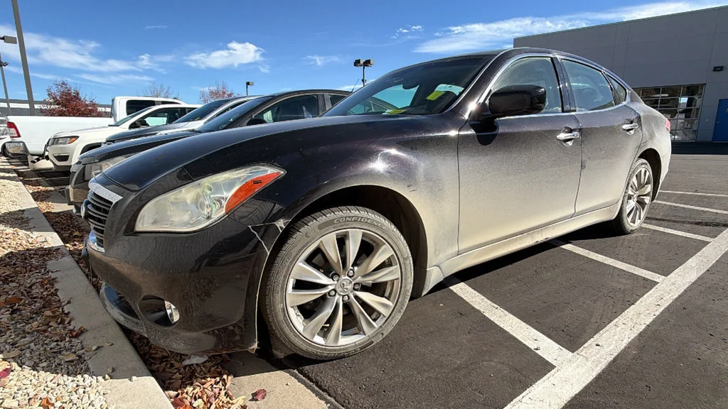 Used 2011 Black INFINITI X image 4