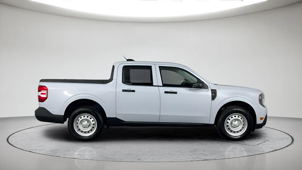 Used 2026 White Ford XL image 2