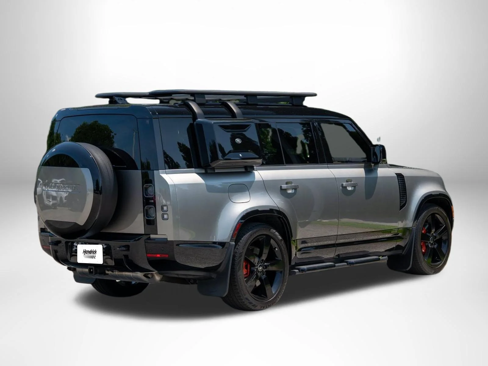 Used 2024 Silicon Silver Premium Metallic Land Rover X image 8