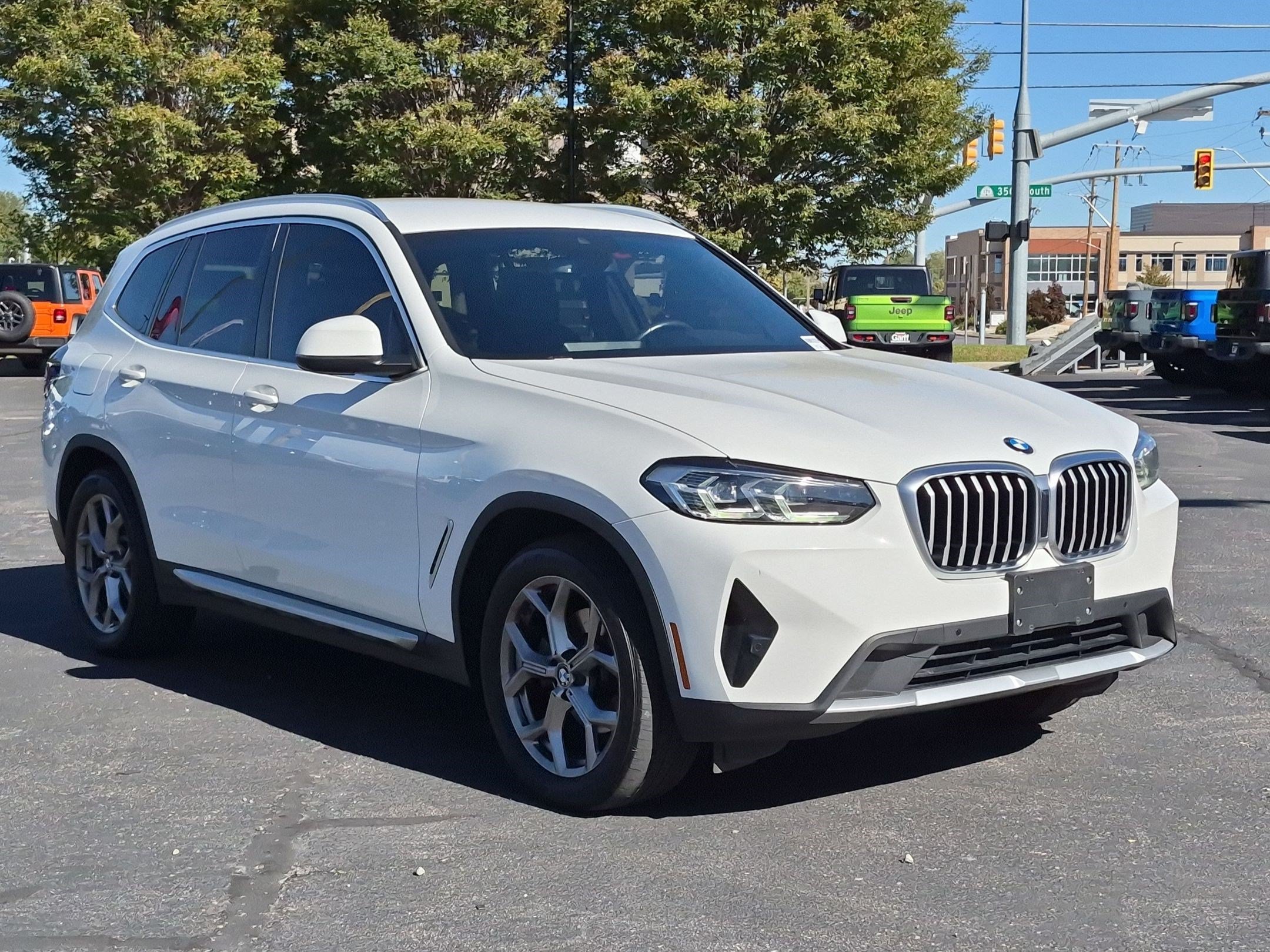 Used 2022 White BMW xDrive30i image 3