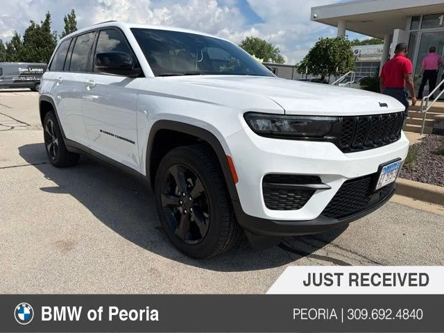 Used 2022 White Jeep Altitude image 1