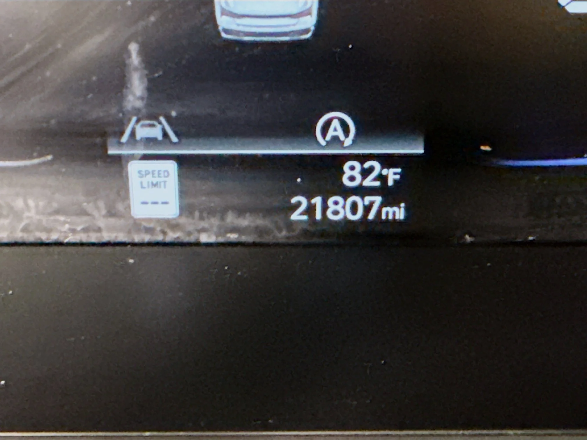 Used 2025 Serenity White Hyundai SE image 12