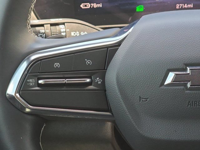 New 2026 Summit White Chevrolet LT image 24