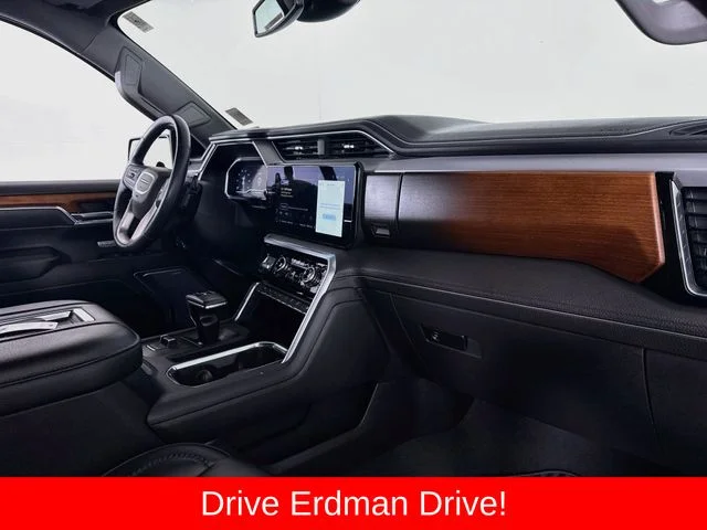 Used 2022 White GMC Denali image 25