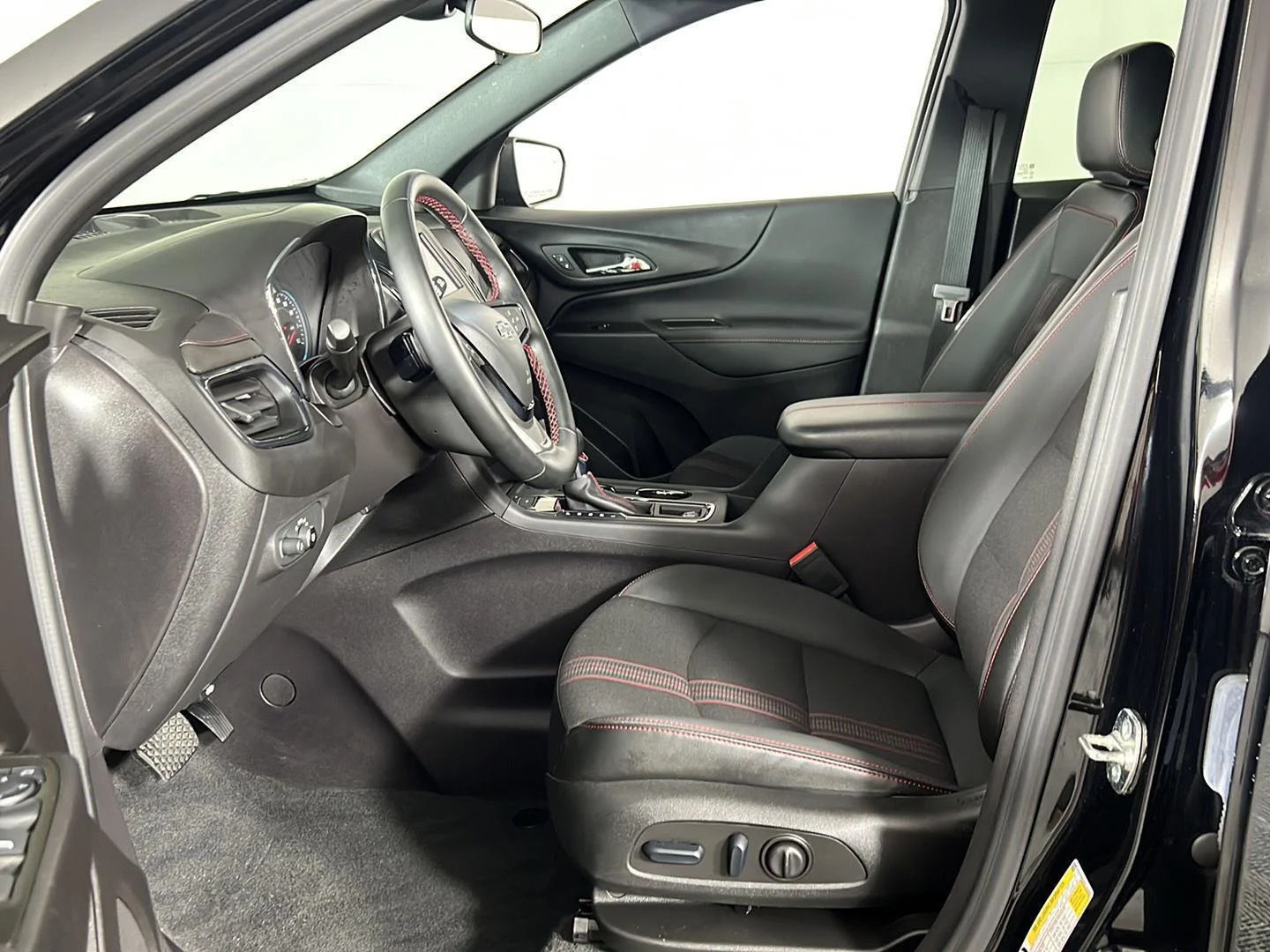 Used 2024 Mosaic Black Metallic Chevrolet RS image 6
