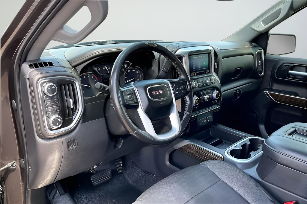 Used 2021 Brown GMC Elevation image 14