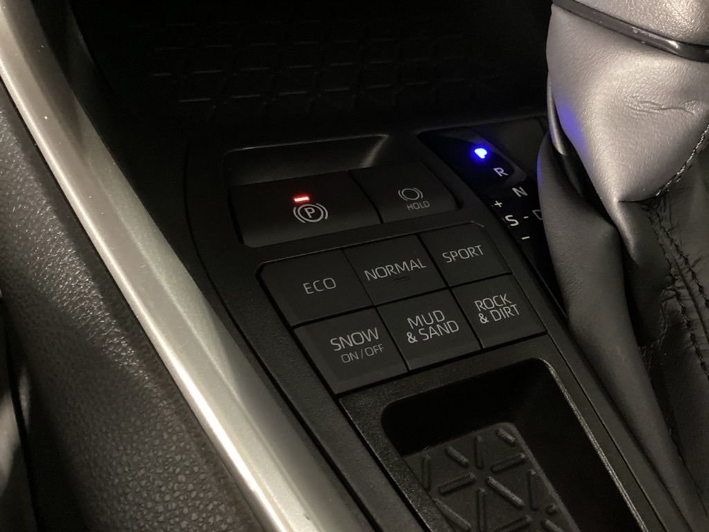 Used 2025 Silver Toyota XLE image 20