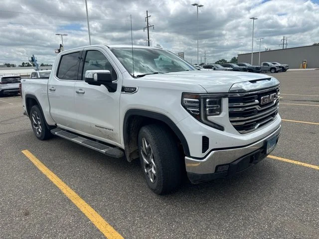 Used 2022 White GMC SLT image 2
