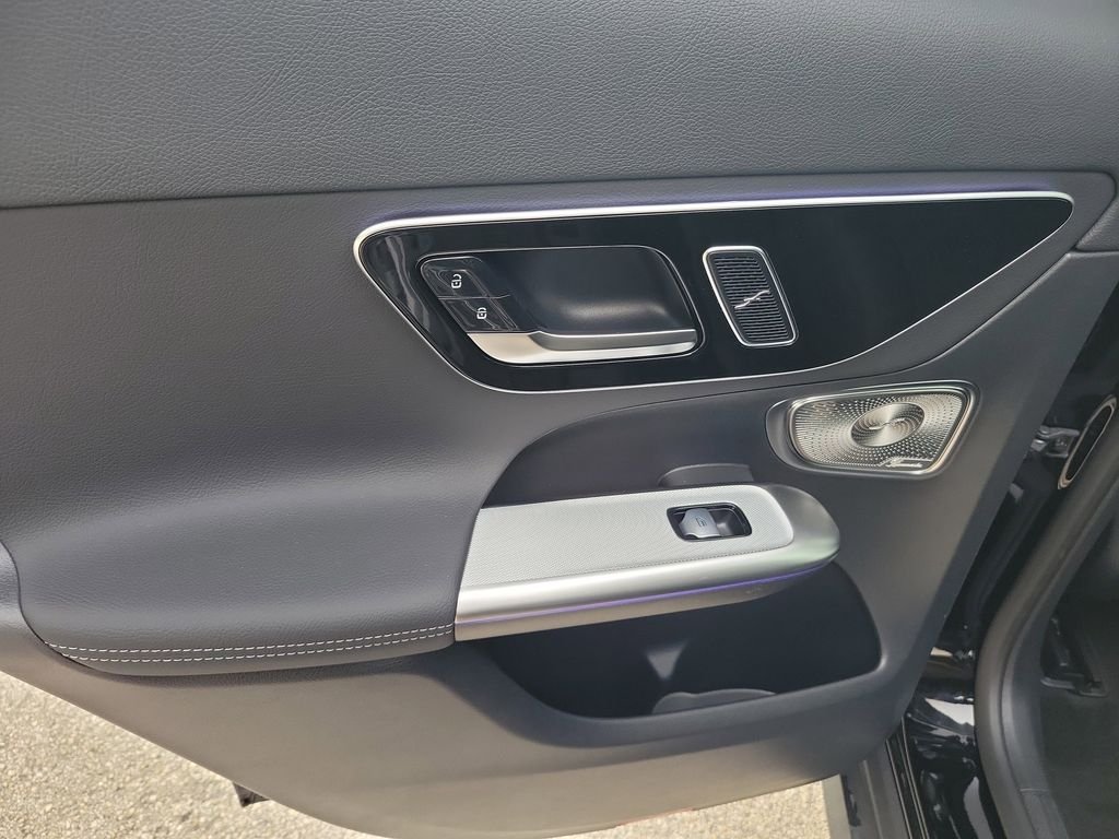 New 2026 Black Mercedes-Benz GLC 300 image 10