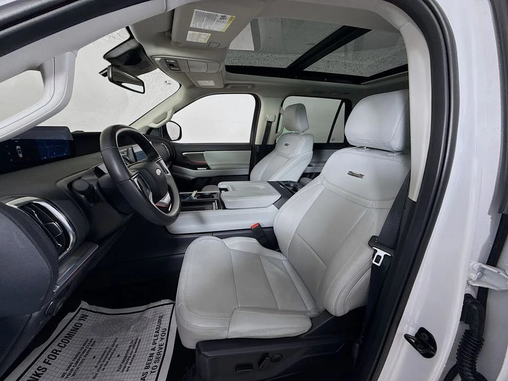 Used 2025 Oxford White Ford Platinum image 2