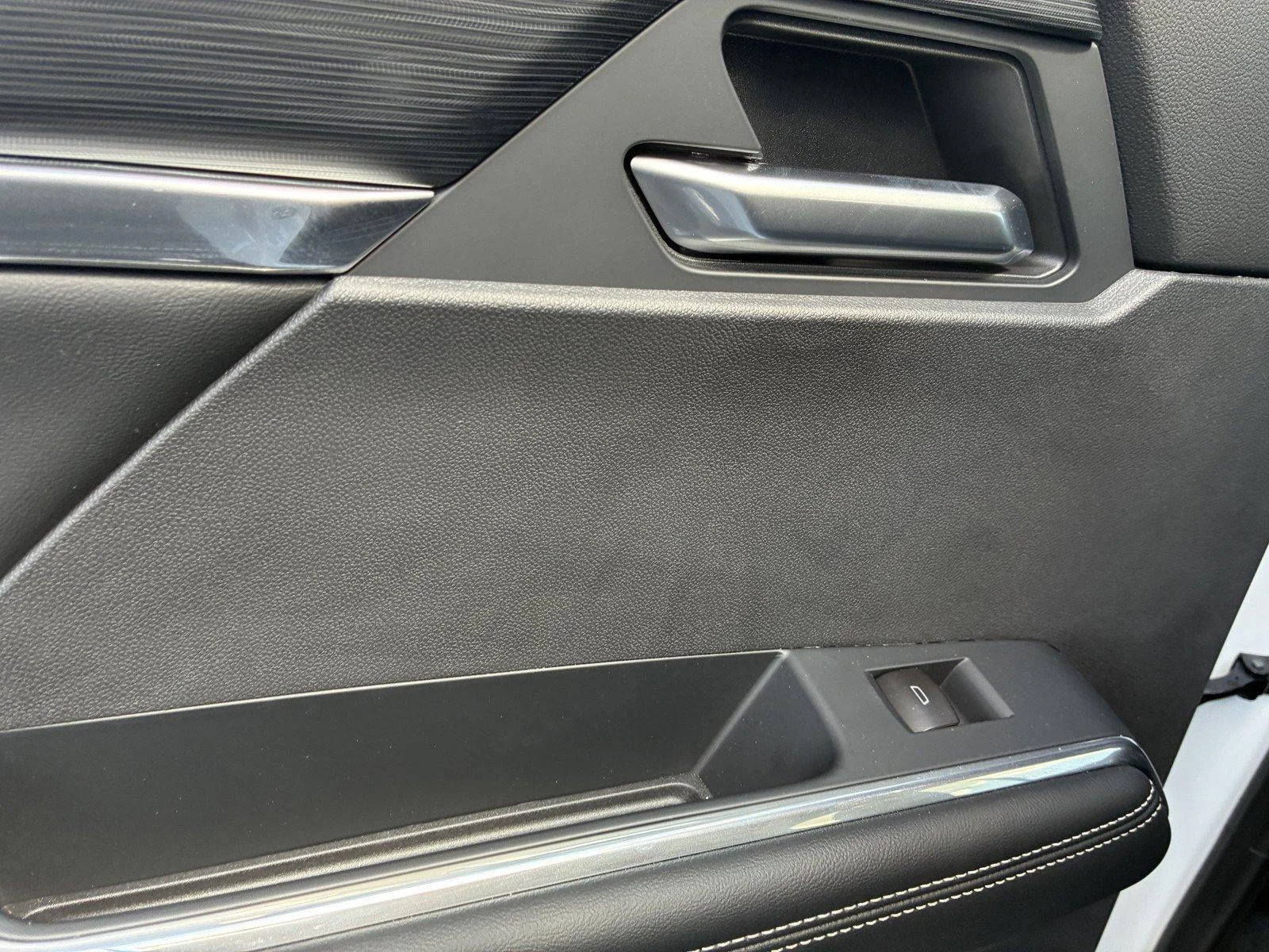 New 2026 Summit White GMC Elevation image 15