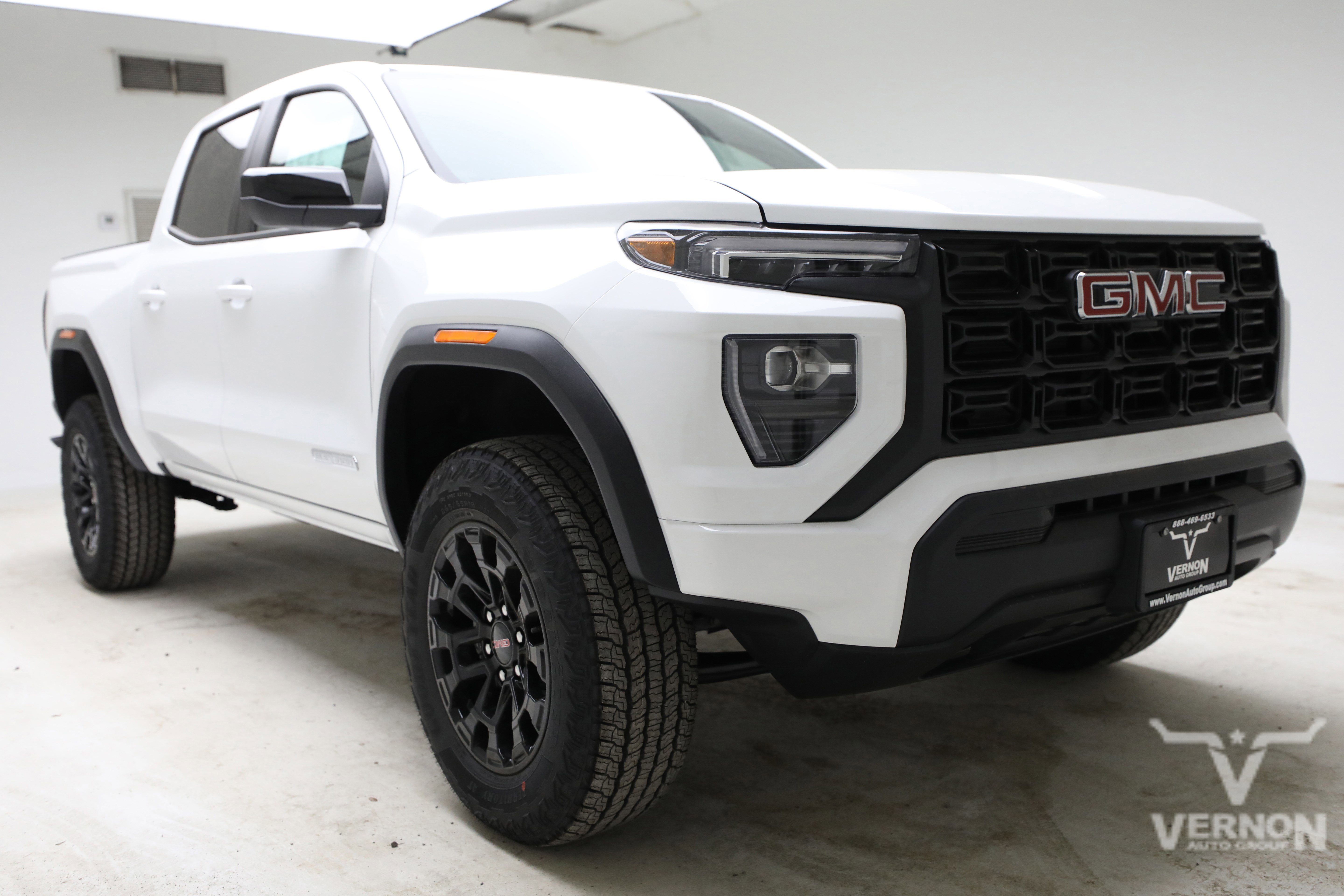 New 2026 Summit White GMC N image 7