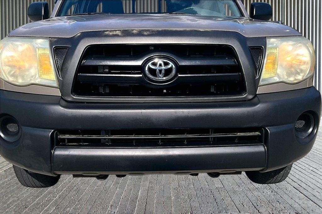 Used 2005 Beige Toyota Base image 26