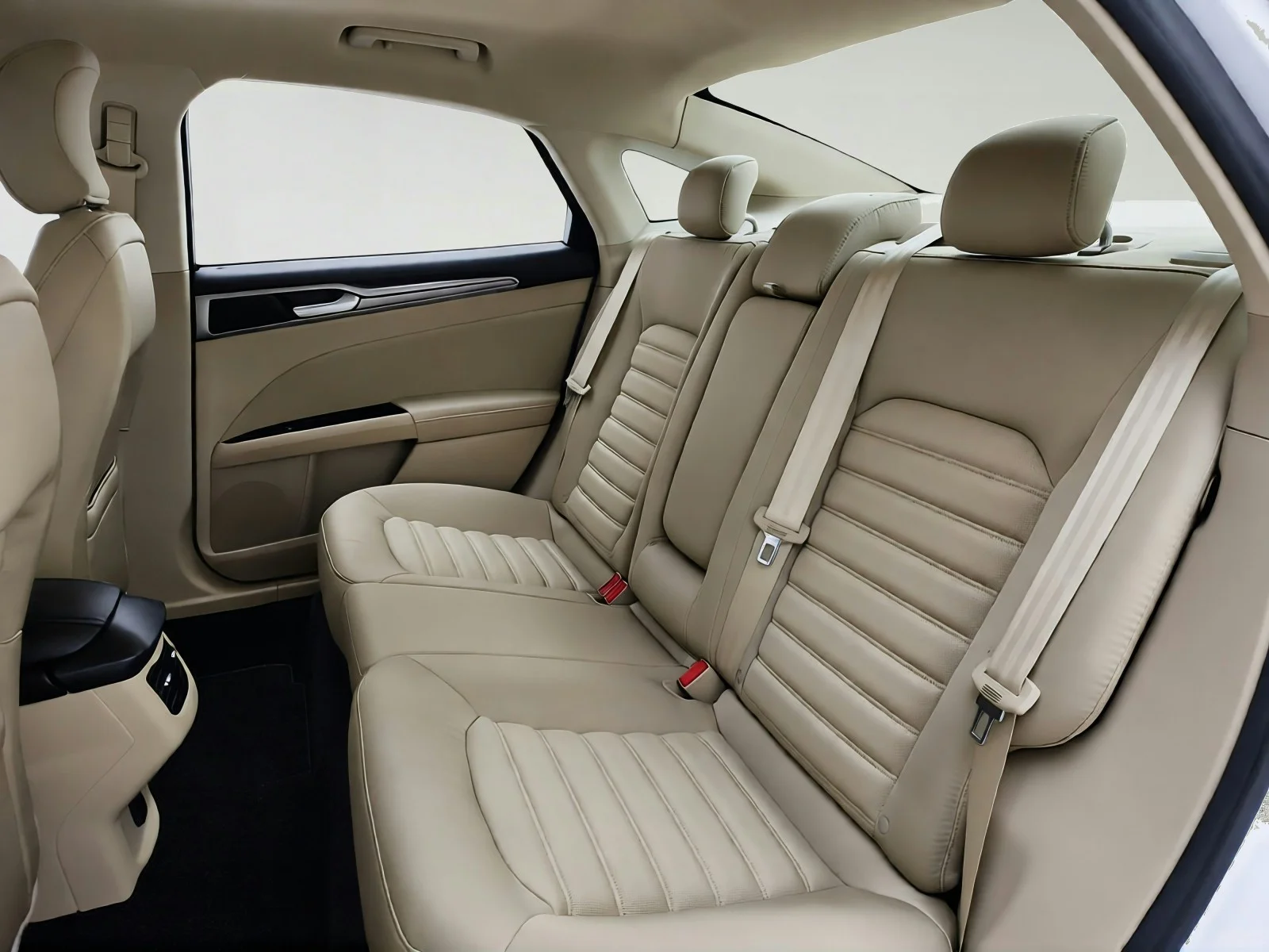 Used 2015 Oxford White Ford SE image 25