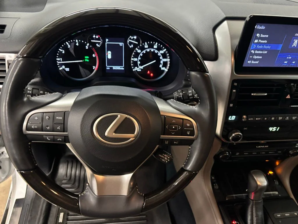 Used 2023 White Lexus 460 image 17