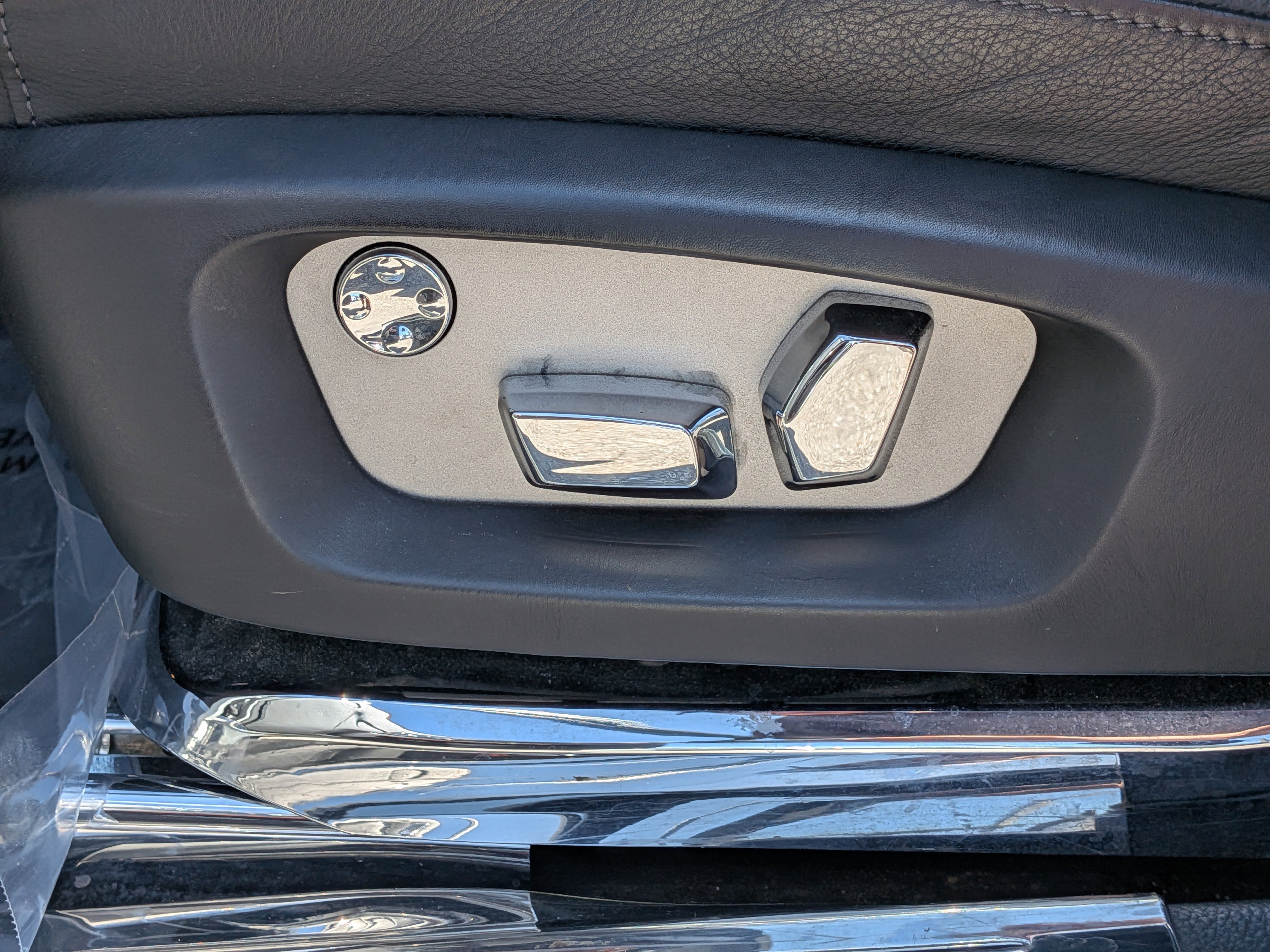 Used 2013 Moonstone Pearl Rolls-Royce Base image 24
