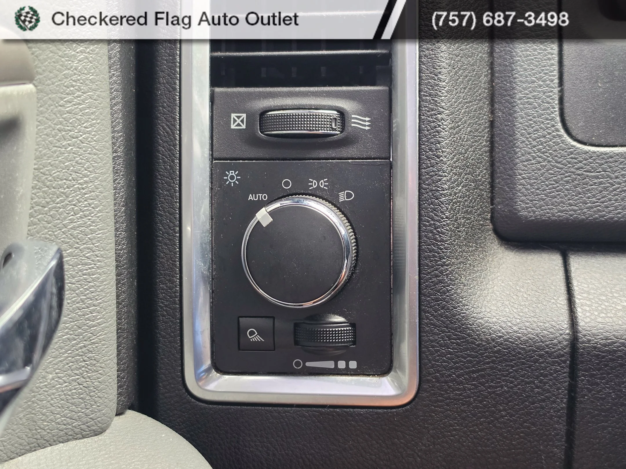 Used 2019 Bright White Clearcoat Ram SLT image 11