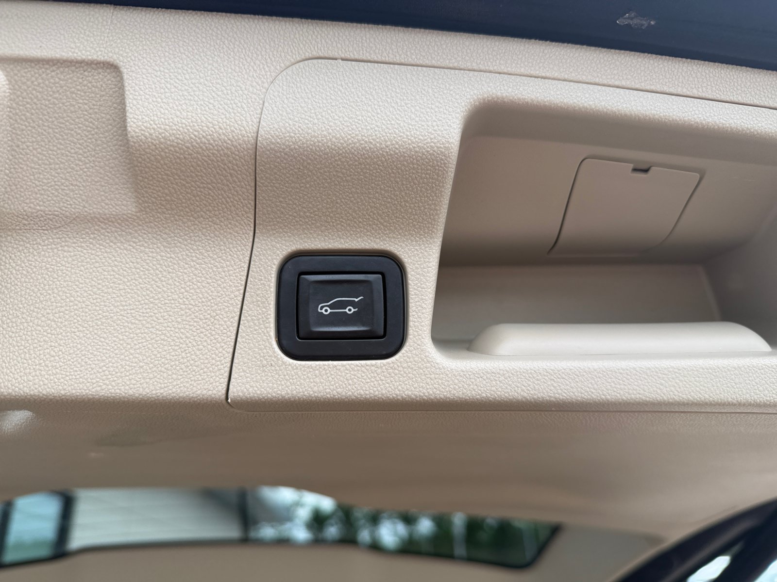 Used 2017 Ebony Twilight Metallic GMC Denali image 39