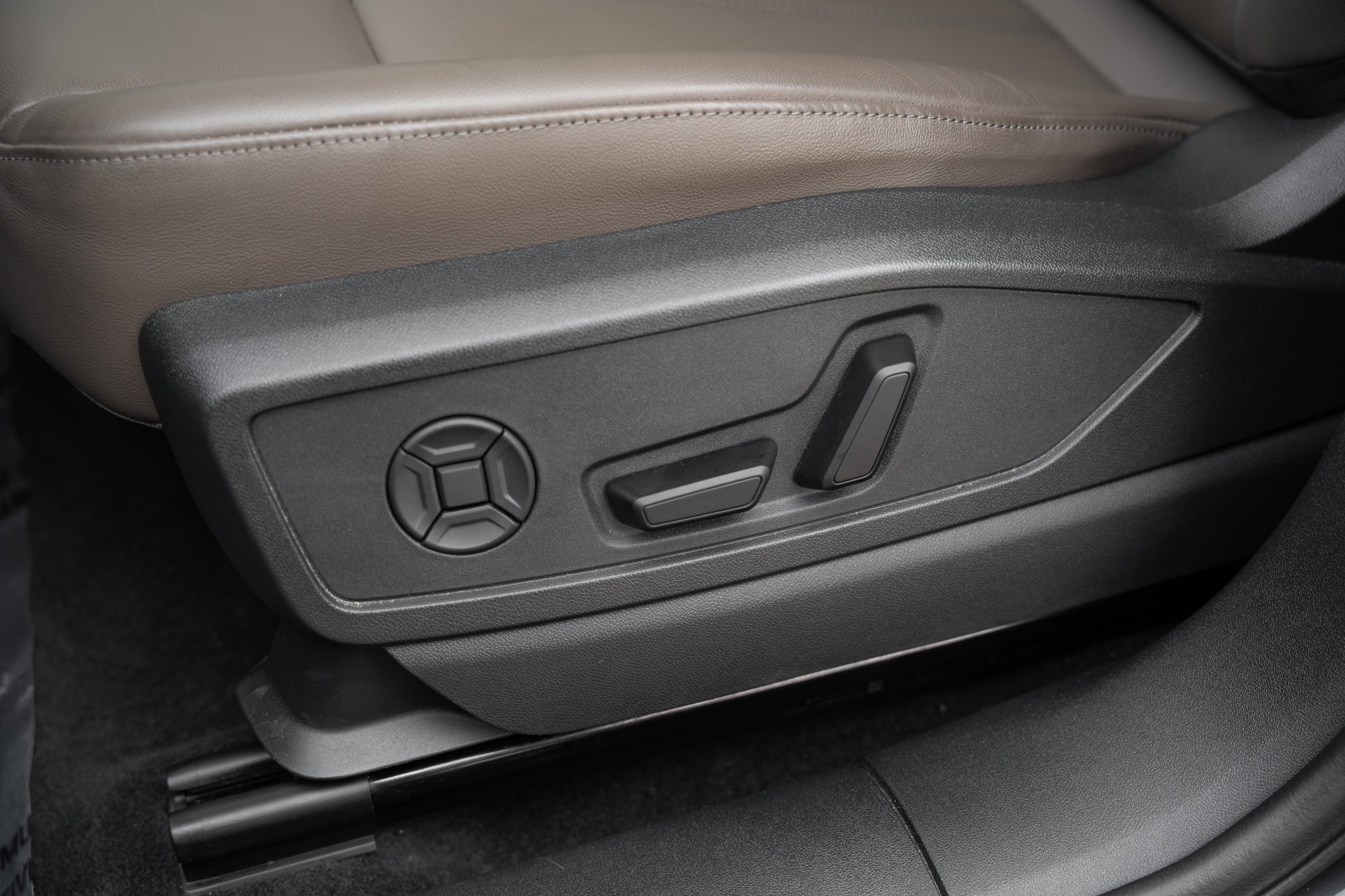Certified Used 2025 Tambora Gray Metallic Audi Premium image 20