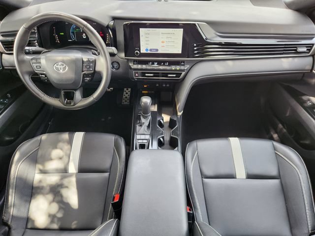 Used 2025 White Toyota LE image 25