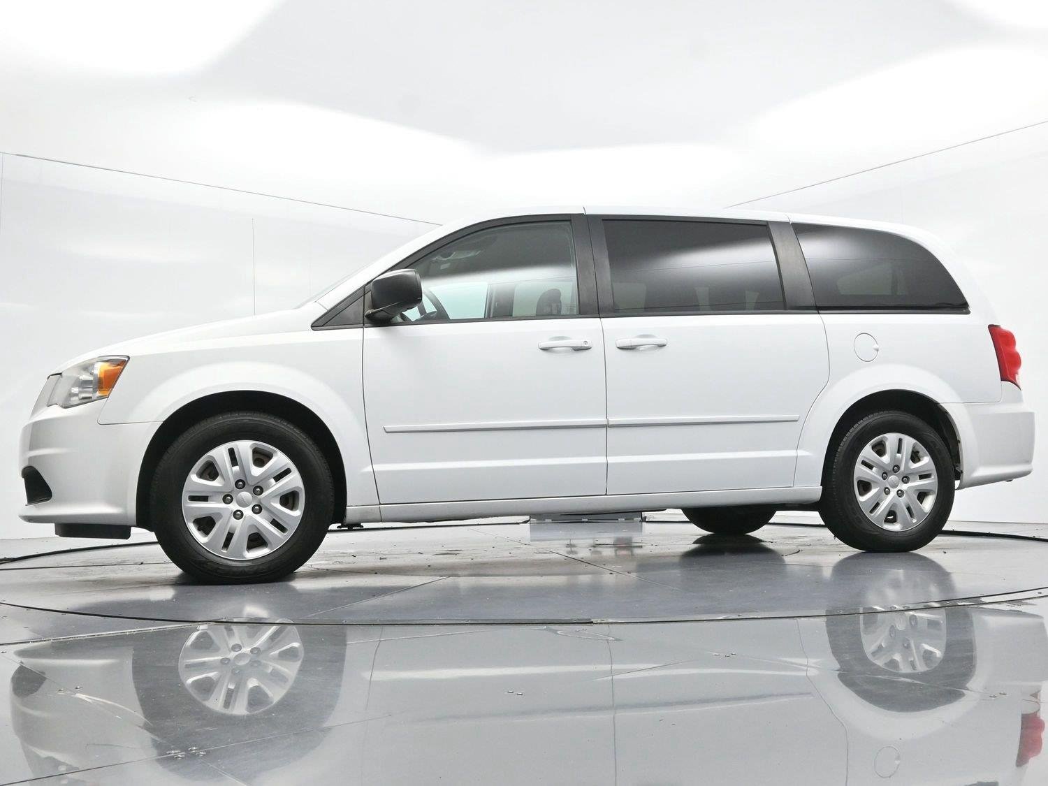 Used 2017 White Knuckle Clearcoat Dodge SE image 38