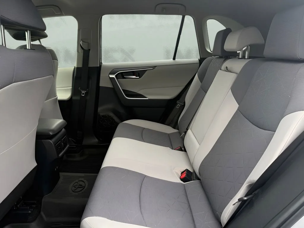 Used 2020  Toyota XLE image 13