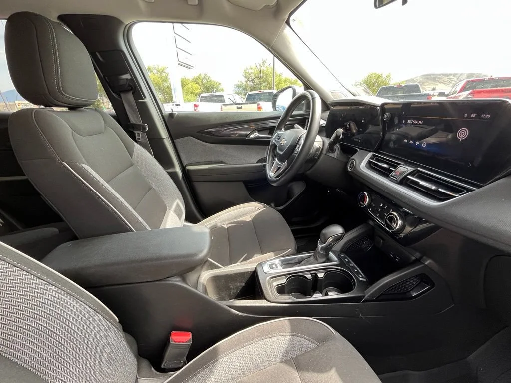 Used 2024 Sterling Gray Metallic Chevrolet LT image 21