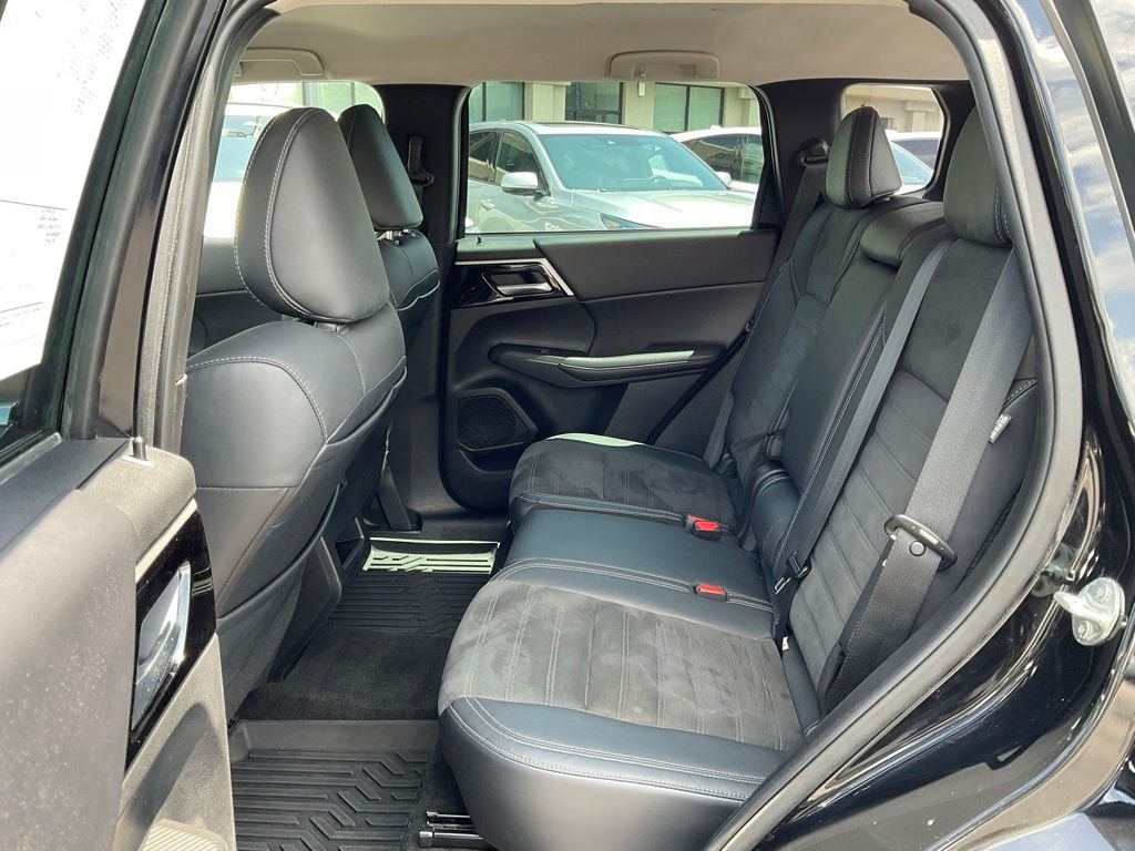 Used 2023 Black Mitsubishi SE image 23