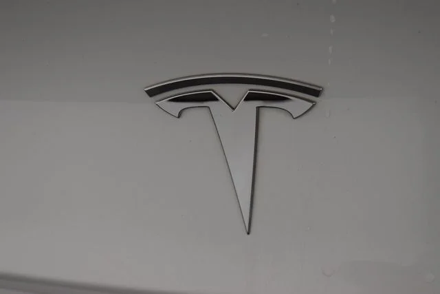 Used 2018 White Tesla Long Range image 18