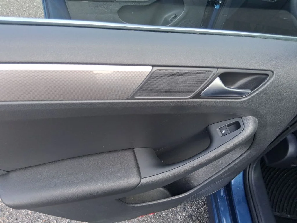 Used 2017 Blue Volkswagen 1.4T S image 13