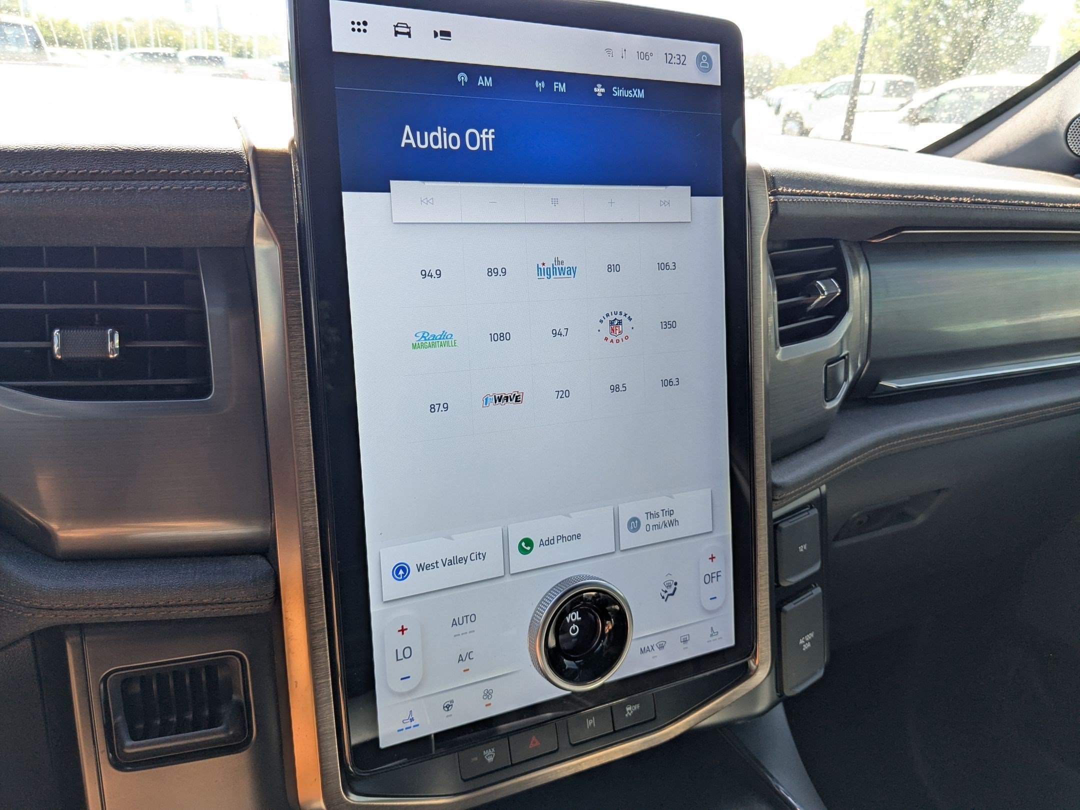 Used 2023 Azure Gray Metallic Ford LARIAT image 21