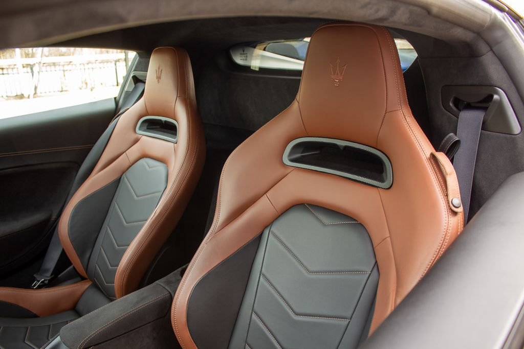 Used 2022 Yellow Maserati Base image 13