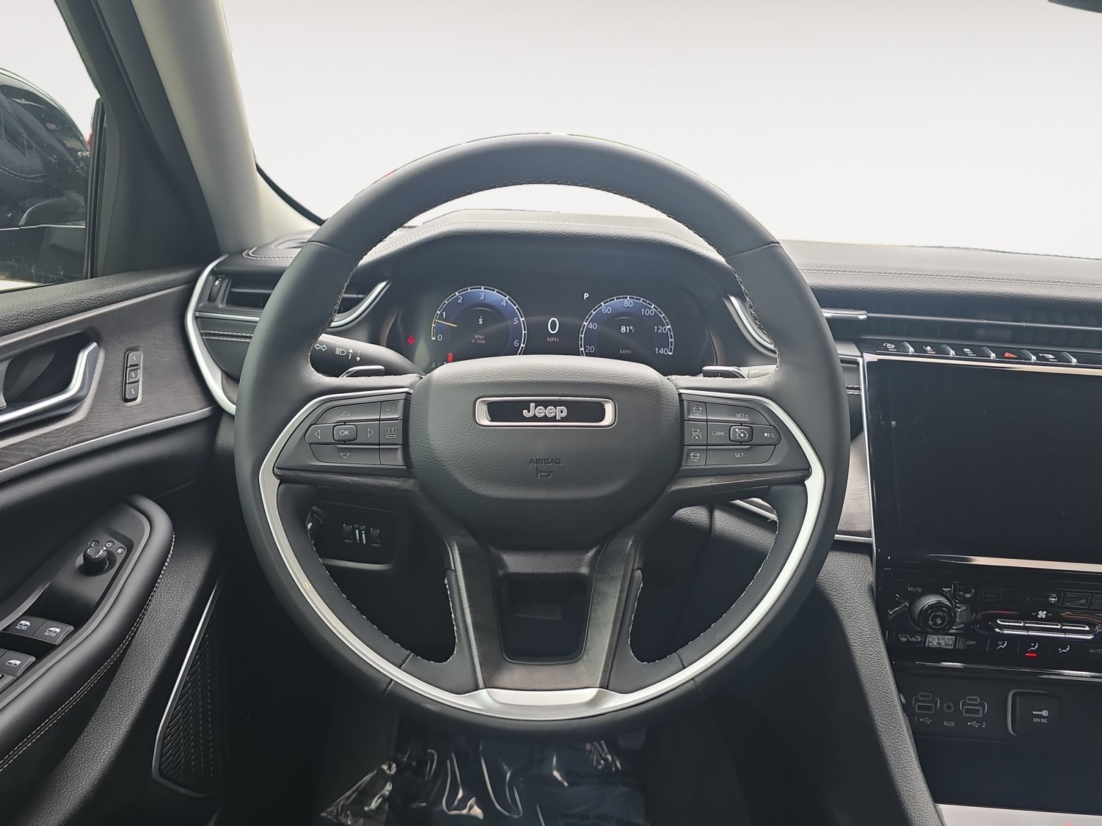 Used 2023 Diamond Black Crystal Pearlcoat Jeep Limited image 12