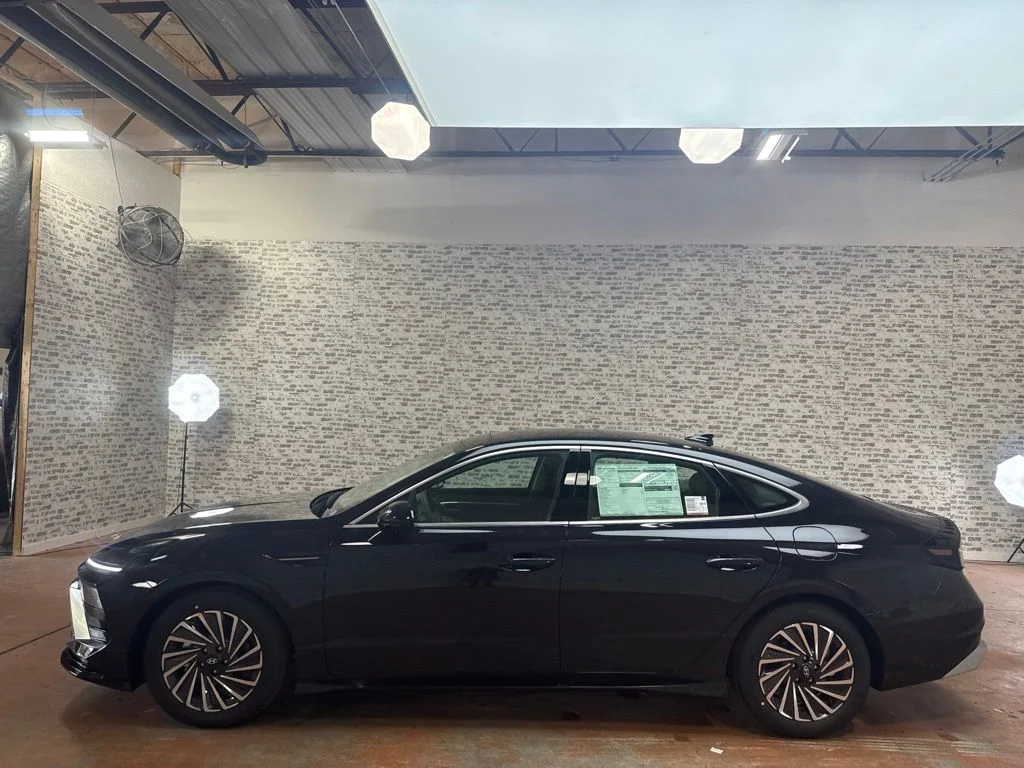 New 2026 Carbon Blue Hyundai Limited image 4